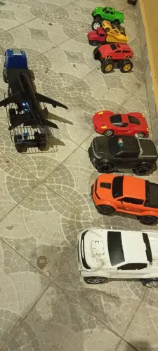Lote de caminhões.. carrinhos e , avião e motos
