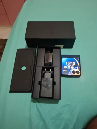 Motorola Razr 60 de 256GB Valor 2.100