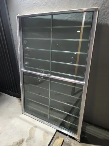 Janela alumínio 150x100 com grade