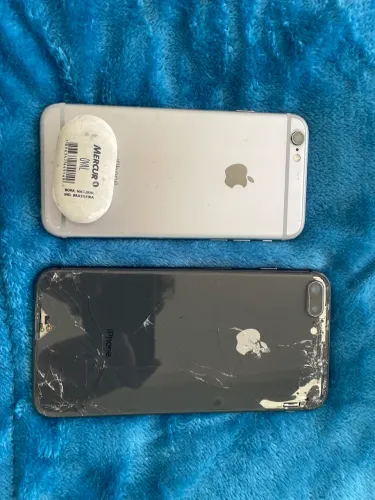 Lote de iPhones para peças