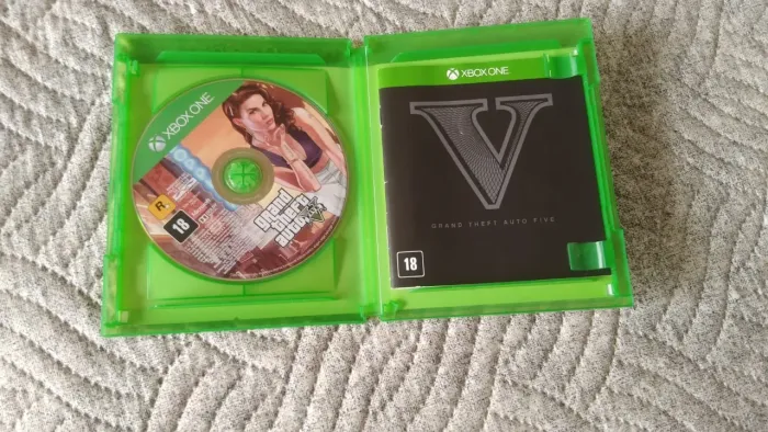 Grand theft auto five cd de xbox one s