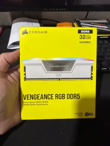 Corsair vengeance rgb branca 6000mhz CL36 2x16 - lacrada