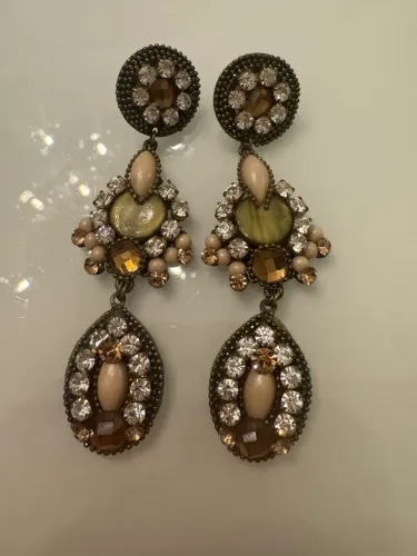 Vendo dois pares de brincos - cada por 10 reais.
