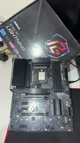 Placa Mae Asrok Z790 DDR5 PCI5.0 Nvme 5.0 na caixa Zerada