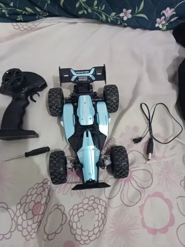 Vendo carrinho de controle remoto 4x4 