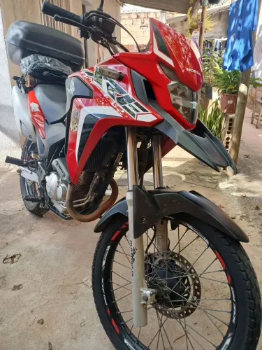 VENDE-SE MOTO XRE 300 RALY