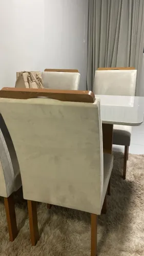 Mesa de jantar nova 4 meses de uso