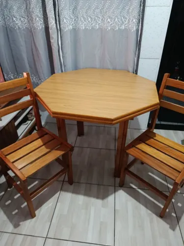 Mesa de madeira 04 cadeiras