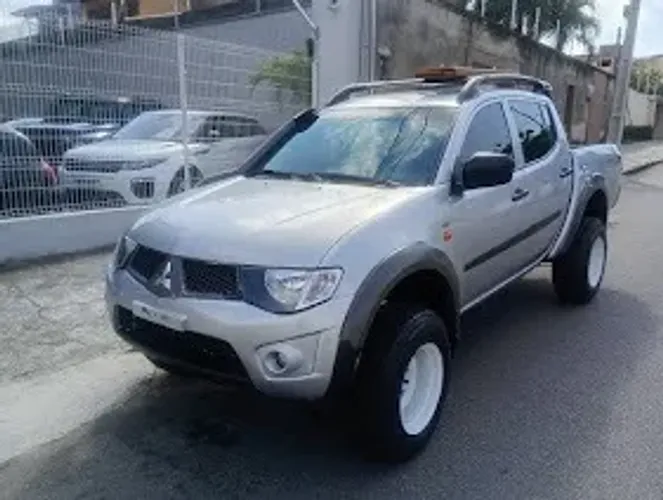 Mitsubishi L200 Triton Savana 3.2 CD TBI Dies. Mec. 2015