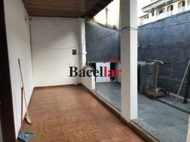 Casa de rua : / Residencial / Pitangueiras