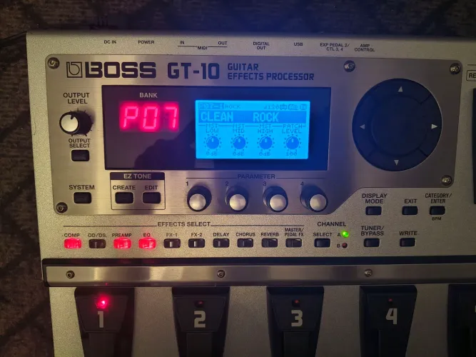 Pedaleira BOSS GT-10