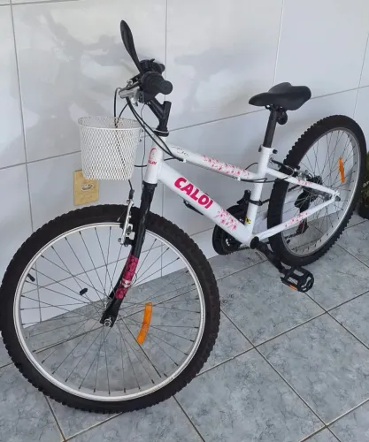 Bicicleta Caloi Ceci Branca Aro 24 em ótimo estado de conservação. 