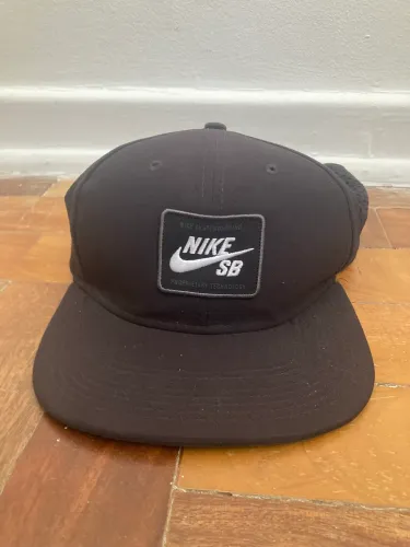 Bonés Hurley e Nike