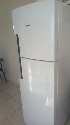 Geladeira e máquina de lavar em perfeitas condições