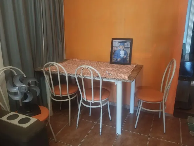 Mesa com 5 cadeiras