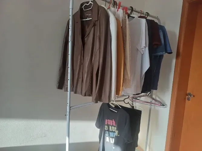 Vendo arara para roupas em perfeito estado de conservação