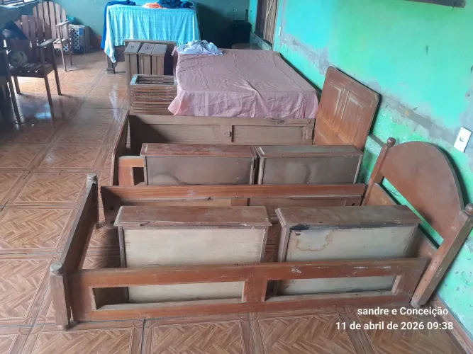 2 cama de madeira soteiro