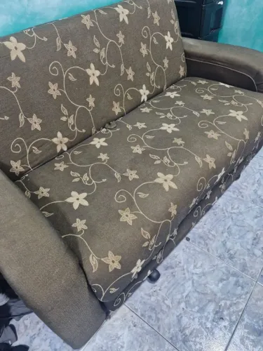 Sofá-cama 2 lugares com estampa floral - e se é nunca usado!