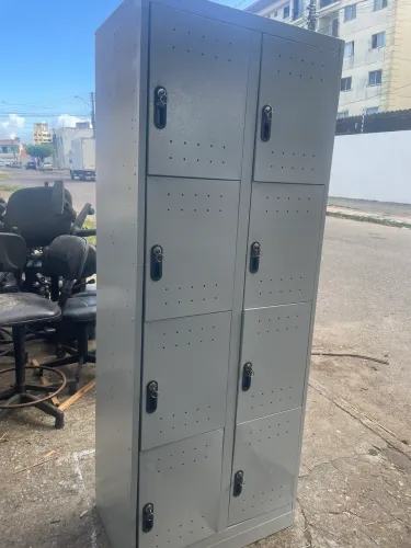 Armário roupeiro de 8 portas com chave 