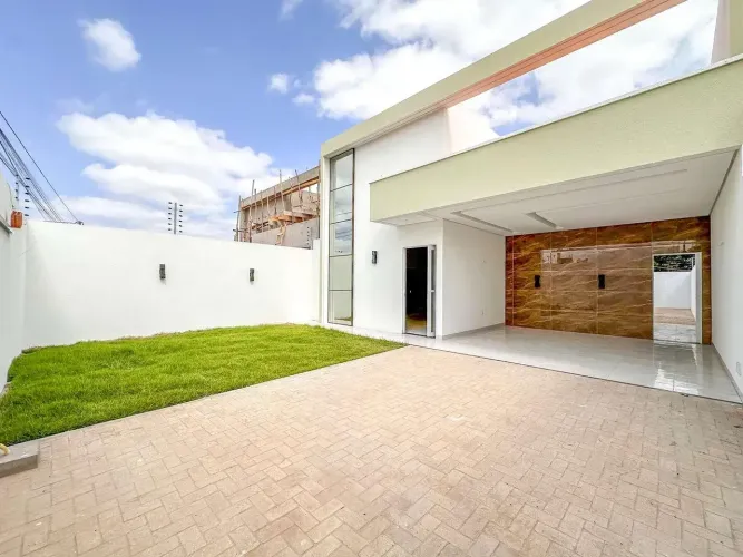 Casa no Bairro Parque Piauí com 03 Suítes