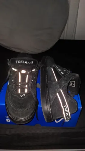 Tênis Tesla Coil Refletivo 43 (com caixa)