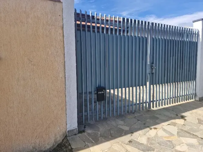 portão de ferro de abrir, comprimento 3,90 cm, altura 2,20cm
