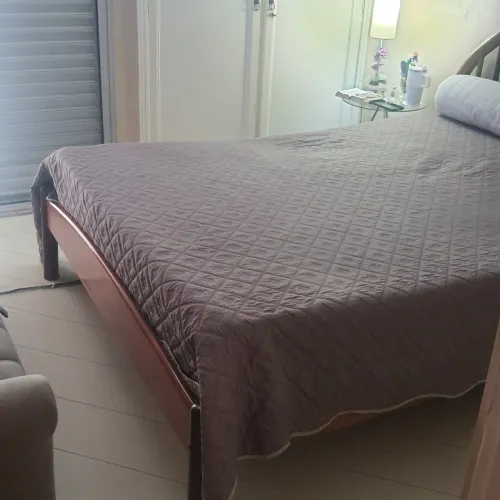 Vendo cama casal de mogno puro,semi nova ótimo estado