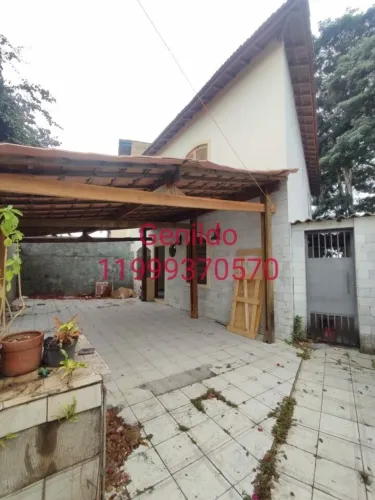 Casa com 3 quartos, 2 vagas de garagem, quintal grande, fácil acesso ao metrô aceita pet F