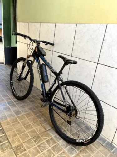 Bike Aro 29 First FX - Câmbio Shimano Alivio - Freio a Disco
