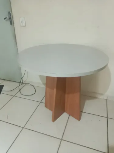 Mesa tampo redondo removível mdf 