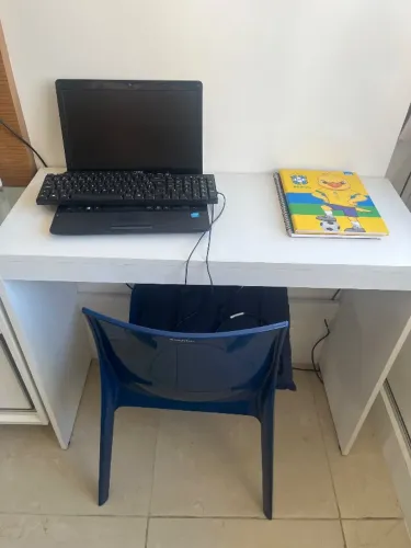 Escrivaninha c cadeira