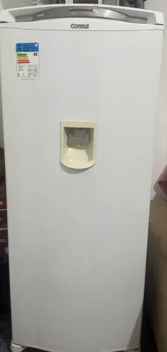 Geladeira Cônsul com Dispenser de Água na Porta