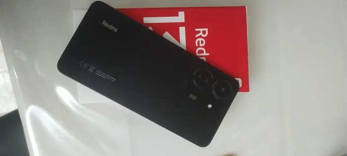 Celular Redmi 13C muito bem conservado