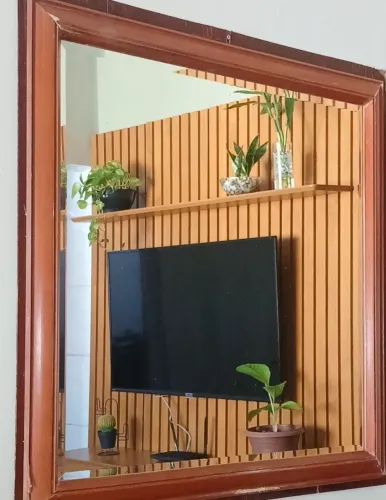 Vendo um sofá usado medidas 165× 75 vendo uma estante de parede 180 ×180 com marcas de uso
