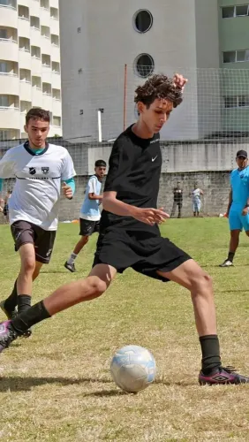 Roupa da Nike falsificada mas serve para jogar bola e fazer aquela corridinha do dia