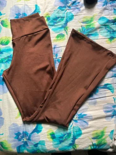 Calça legging flare