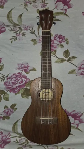 Vende-se ukulele Shelby