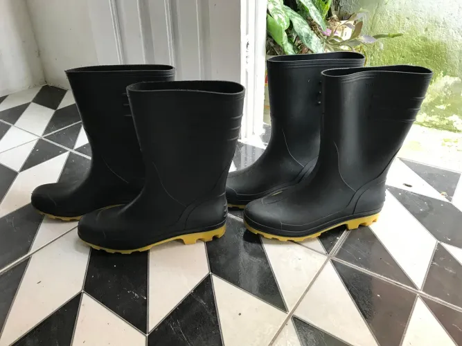 Vendo par de botas VONDER