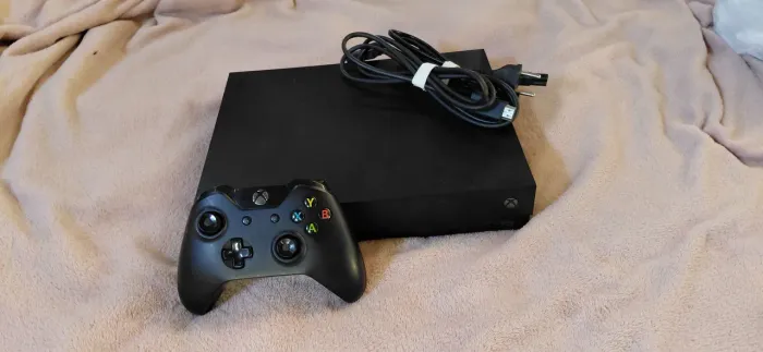 VENDO XBOX ONE X (1TB)