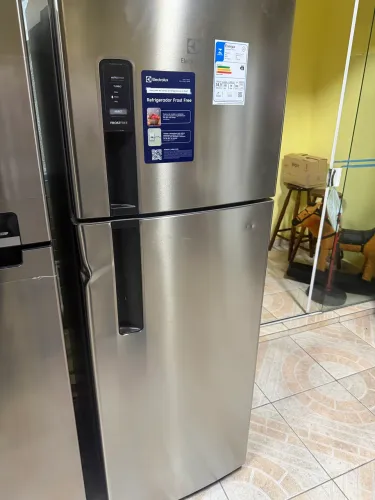 Geladeira Electrolux Nova nunca usada com pequenos amassados