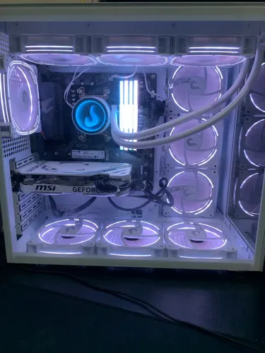 PC Gamer White RTX 4060 + Ryzen 7 5700X | 32GB RAM | SSD 1TB