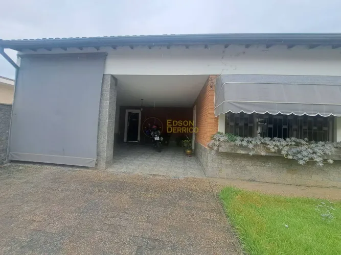 Casa com 3 quartos à Venda, Centro - Pindamonhangaba