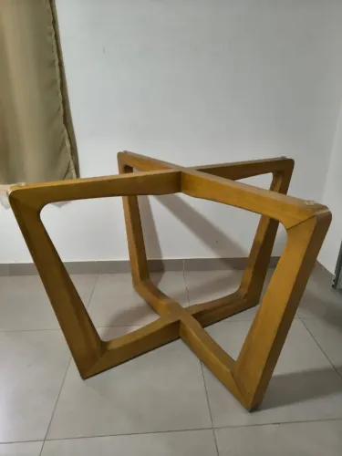 Base de mesa de madeira