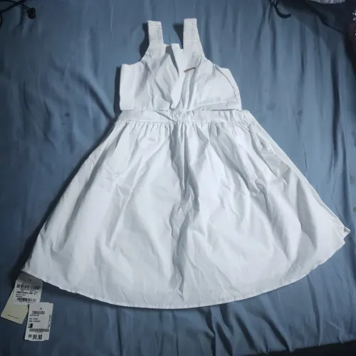 Vestidos e sapato de menina novo