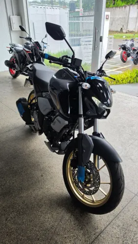 YAMAHA FZ15 26/26 - OKM - CINZA COM