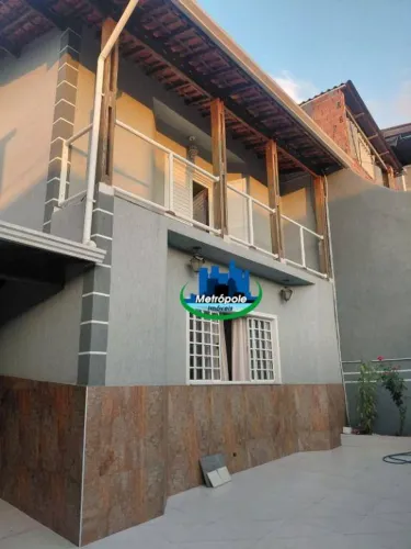 Excelente sobrado a venda com quatro dormitórios sendo uma suíte, cozinha americana, sala