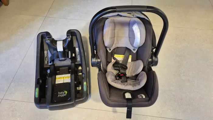 Bebê conforto Baby Jogger City GO com base veicular original