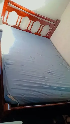 Cama de madeira