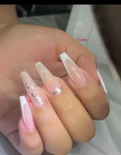 Unhas naturais,Unhas postiças