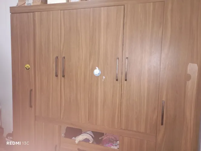 Guarda roupa e base com colchão
